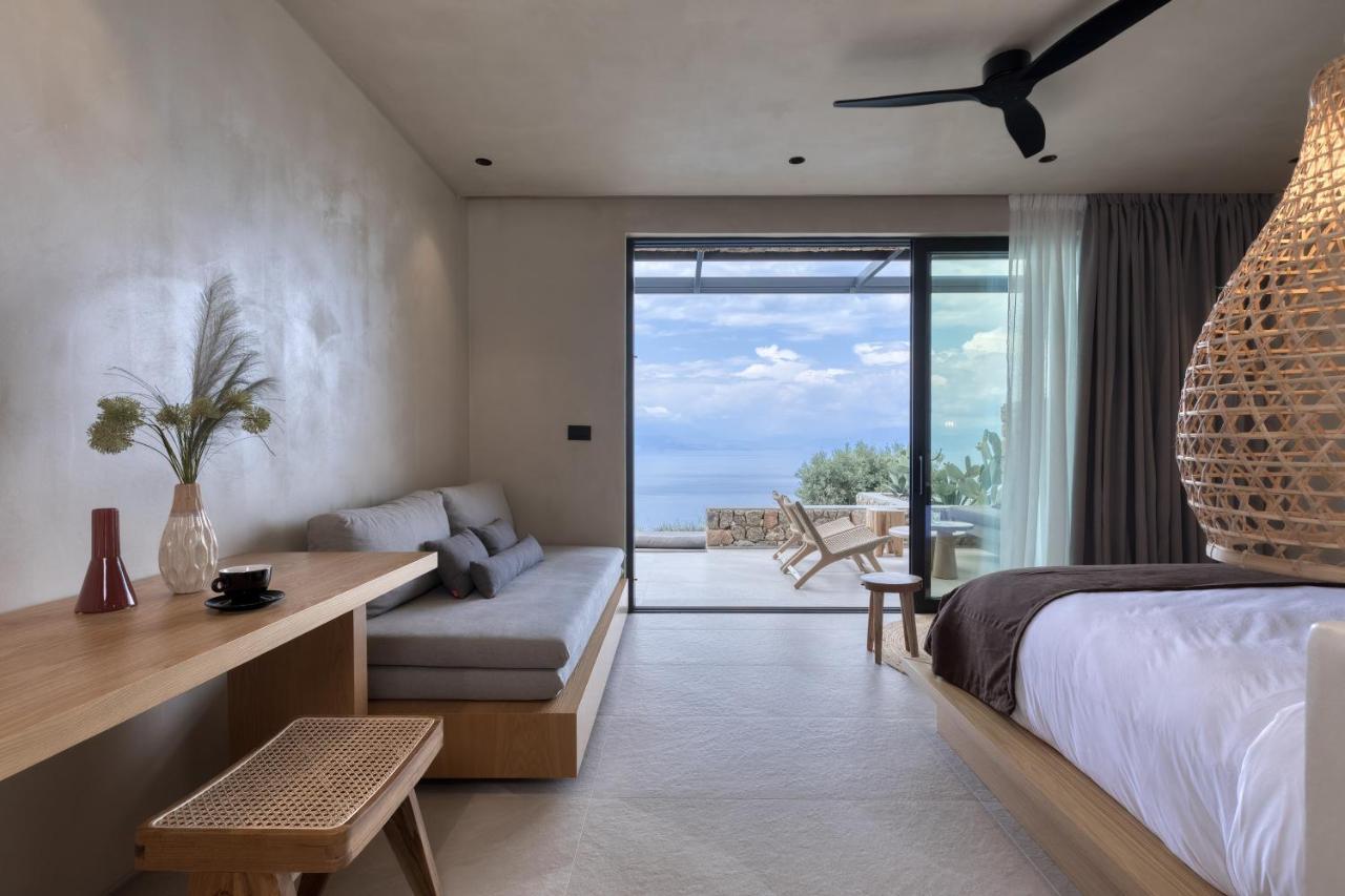 Hotel ​le Grand Bleu Derveni